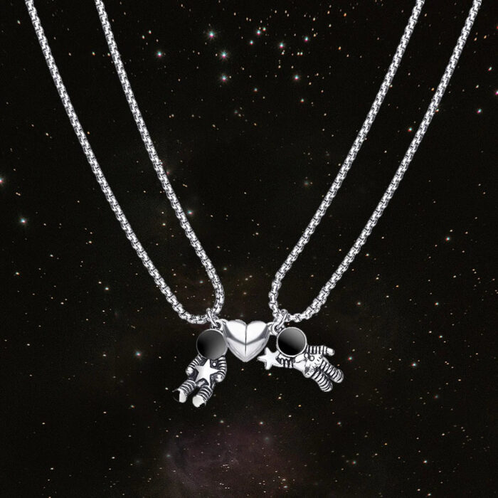 Couple Astronaut Magnet Pendant - Image 3