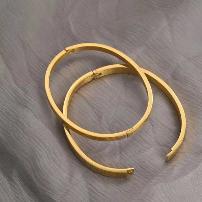 Round Golden brecelet/ Bangle for Men/ Women - Image 2