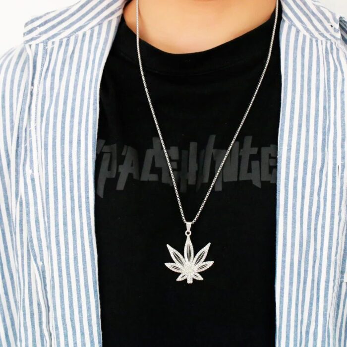 Leaf pendent for Men Women